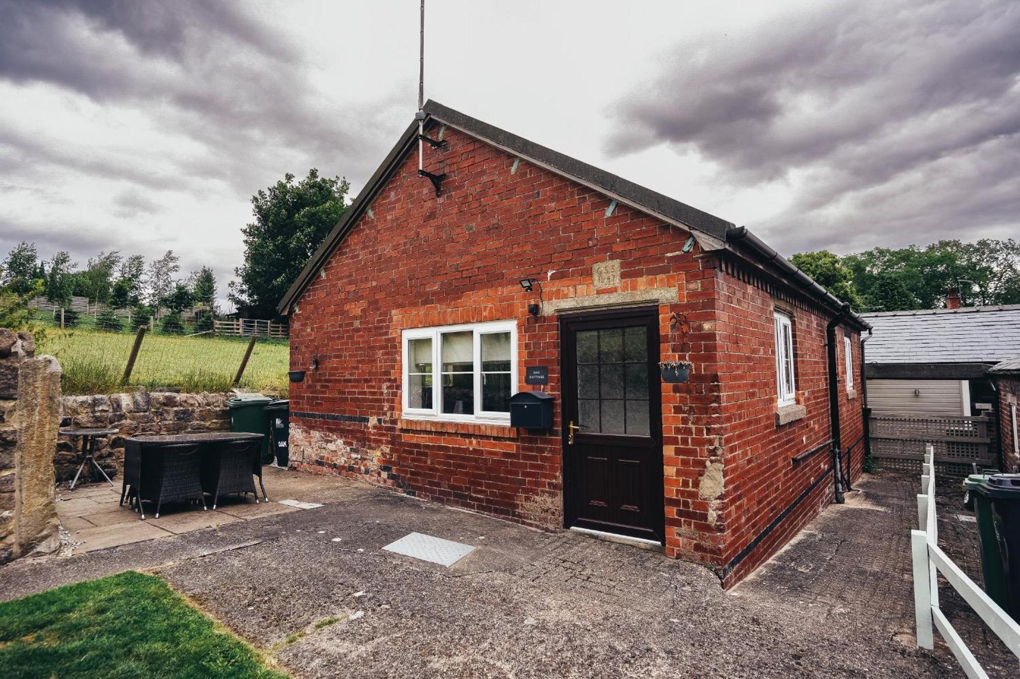 Cottages In Derbyshire, Oak Cottage Hazelwood Экстерьер фото